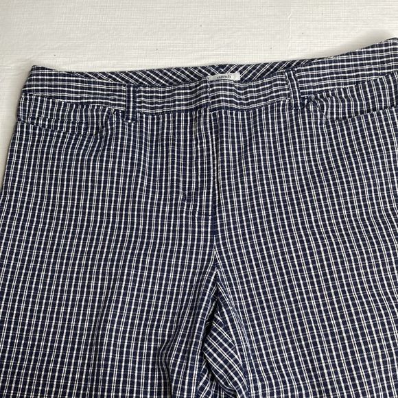 Liz & Co Shorts Blue & White Check Bermuda Shorts - Picture 4 of 11
